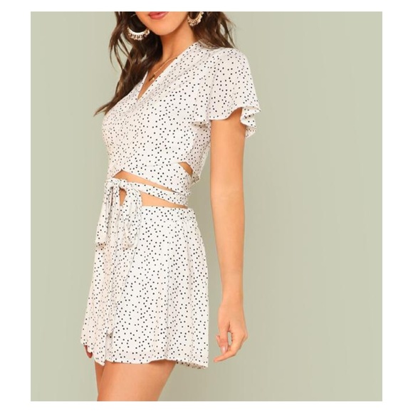 White Black Flutter Sleeve Wrap Top Shorts Set - Picture 2 of 5